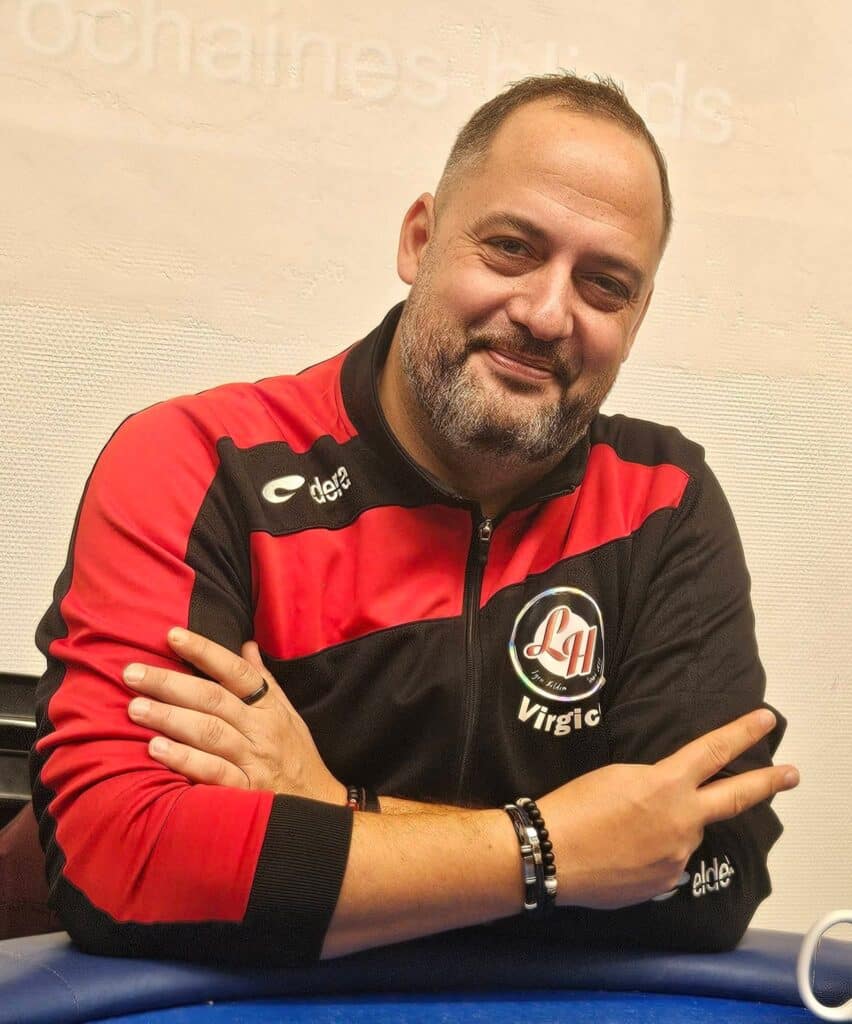 7d57f0c9-0dae-423b-8cf1-7faf6ce1336a-852x1024 💥 𝘾𝙝𝙖𝙢𝙥𝙞𝙤𝙣𝙣𝙖𝙩 𝙇𝙞𝙫𝙚 : 𝘾𝙮𝙧𝙞𝙡42 𝙚𝙩 𝙉𝙖𝙣𝙤𝙪𝙣𝙚 𝙖𝙪 𝙘𝙤𝙪𝙙𝙚 à 𝙘𝙤𝙪𝙙𝙚, 𝙫𝙞𝙧𝙜𝙞𝙘𝙤𝙡𝙖 𝙚𝙣 𝙚𝙢𝙗𝙪𝙨𝙘𝙖𝙙𝙚 ! 👊